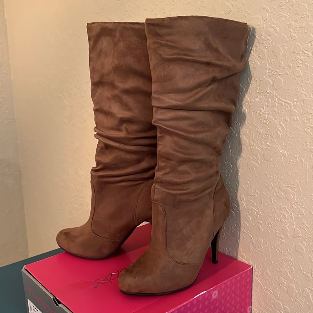 Women’s camel faux suede boots